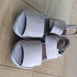 New in box Clarke’s wedge heels